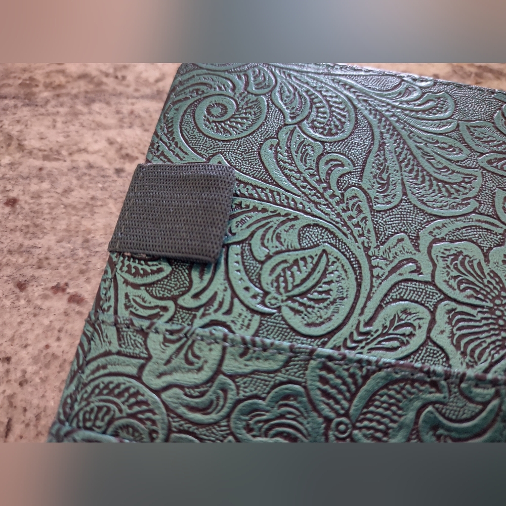 Embossed A5 Binders with Key Chain - Picture 7 of 15